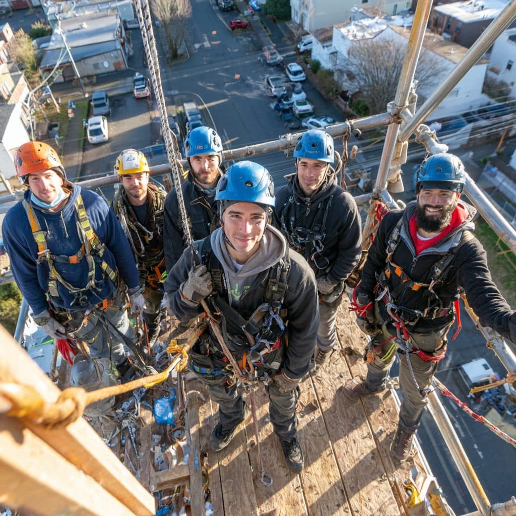 Équipe de couvreurs professionnels Bienfait Couverture au Havre